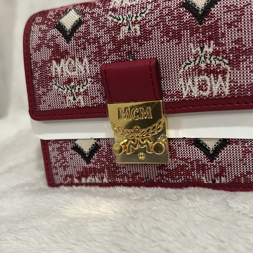 MCM Mini Chain Pouch - Picture 4 of 7